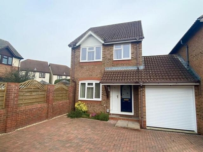 3 Bedroom Link Detached House For Rent In Andover