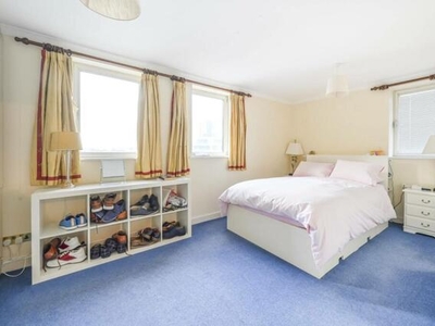 3 Bedroom Maisonette For Sale In Canary Wharf, London