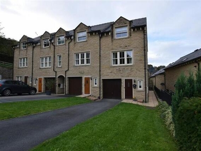 3 Bedroom Mews Property For Rent In Bollington