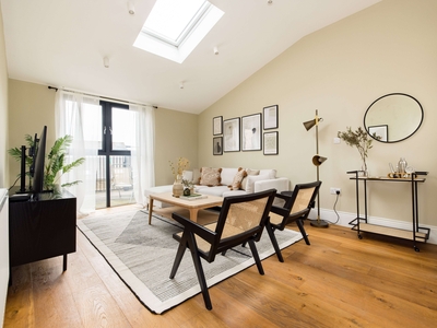 3 bedroom property for sale in Tooting High Street, London, SW17