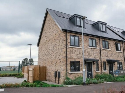 3 Bedroom Semi-detached House For Rent In Bracknell