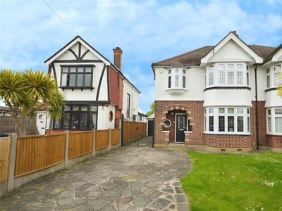 3 Bedroom Semi-detached House For Rent In Hornchurch, Esex