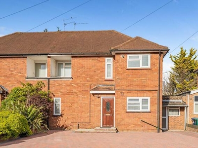 3 Bedroom Semi-detached House For Rent In New Barnet