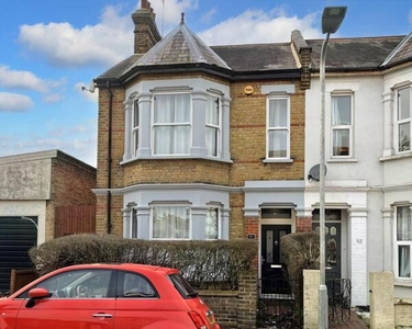 3 Bedroom Semi-detached House For Rent In Westcliff-on-sea