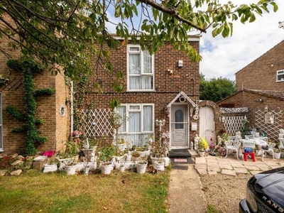 3 Bedroom Semi-detached House For Sale In Allhallows