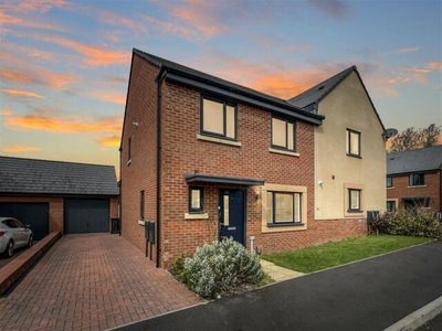 3 Bedroom Semi-detached House For Sale In Priorslee, Telford