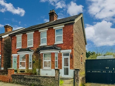 3 Bedroom Semi-detached House For Sale In West Green, Crawley