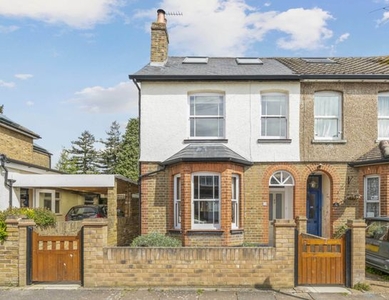 3 bedroom semi-detached house for sale Shepperton, TW17 8BP