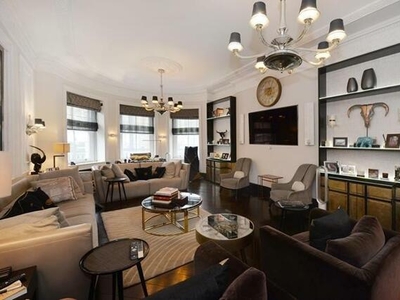 4 Bedroom Apartment For Rent In Mayfair