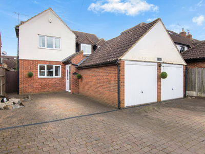 4 Bedroom Detached House For Sale In Dobbs Weir