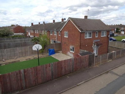 4 Bedroom End Of Terrace House For Sale In Dunstable, Bedfordshire