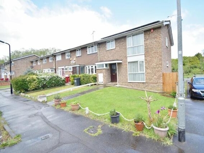 4 Bedroom End Of Terrace House For Sale In Slough, Berkshire