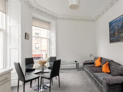 4 Bedroom Flat For Rent In Tollcross, Edinburgh