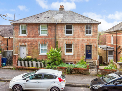 4 bedroom property for sale in Deanery Road, Godalming, GU7