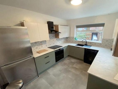 4 Bedroom Semi-detached House For Rent In Lenton
