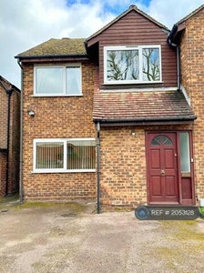 4 Bedroom Semi-detached House For Rent In Romford