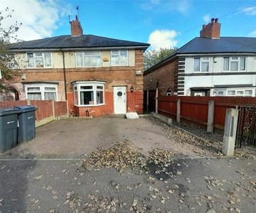 4 Bedroom Semi-detached House For Sale In Kingstanding, Birmingham