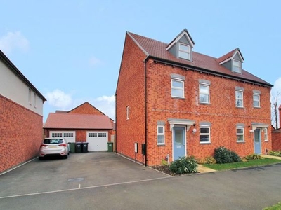 4 bedroom semi-detached house for sale Rugby, CV22 7XD