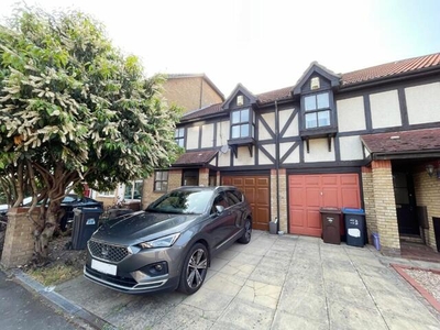 4 Bedroom Terraced House For Rent In Mitcham, Surrey