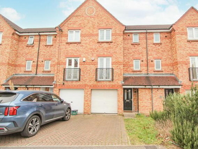 4 Bedroom Town House For Sale In Lakeside, Doncaster