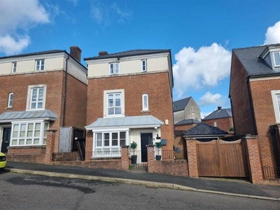 4 Bedroom Town House For Sale In Llandarcy, Neath