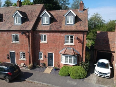4 Bedroom Town House For Sale In Reading