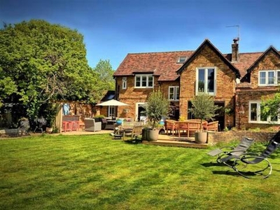 4 Bedroom Village House For Sale In Godalming, Surrey