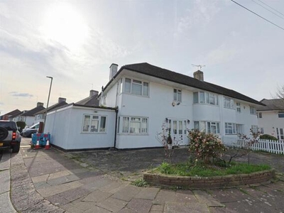 5 Bedroom Semi-detached House For Sale In Edgware, Middlesex