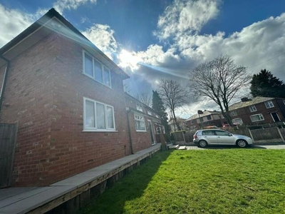 5 Bedroom Semi-detached House For Sale In Radcliffe, Manchester
