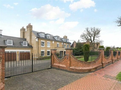6 Bedroom Detached House For Rent In Southgate