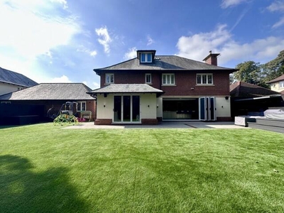6 Bedroom Detached House For Sale In Heaton