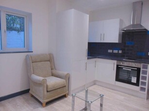 1 bedroom flat for rent in Lawn Road, SO17