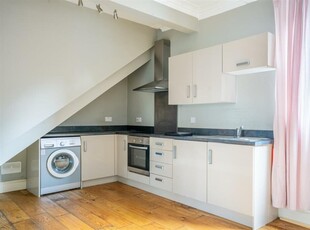 1 bedroom flat for rent in Moorland Road, York, YO10