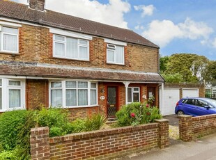 1 bedroom ground floor flat for sale in Bruce Avenue, Worthing, West Sussex, BN11