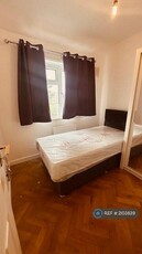 1 bedroom house share for rent in Farmfield Road, Bromley, BR1