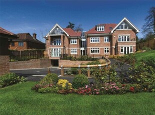 1 Bedroom Penthouse For Rent In Brookmans Park, Hertfordshire