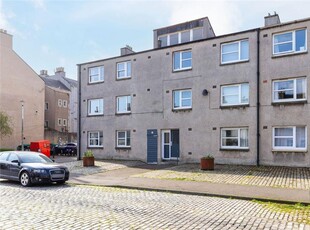 2 bed first floor flat for sale in Newhaven