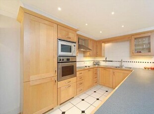 2 Bedroom Apartment For Rent In Chiswick, London