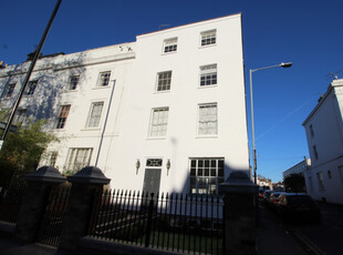 2 bedroom apartment for rent in Flat 4, 17 Willes Road, Leamington Spa, CV32