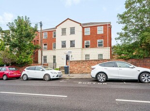 2 bedroom apartment for rent in Seafield Court, Russell Street, Reading, RG1