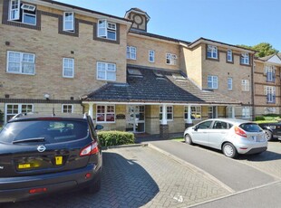 2 bedroom apartment for sale in Barons Court, Earls Meade, Luton, LU2