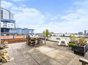 2 bedroom apartment for sale in Channel Way, Ocean Village, Southampton, SO14