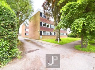 2 bedroom flat for sale in Highland Avenue, Brentwood, CM15