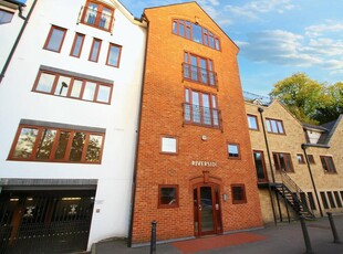 2 bedroom apartment for sale in Millbrook, Guildford, GU1
