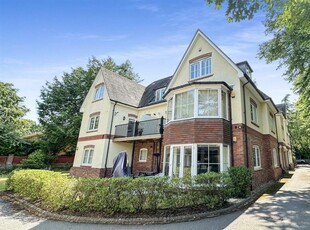 2 bedroom apartment for sale in Tower Road, Branksome Park, BH13
