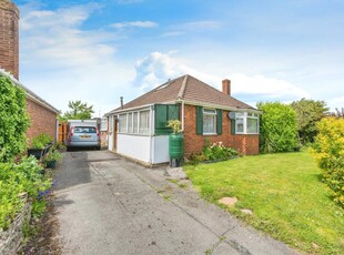 2 bedroom bungalow for sale in Hamtun Crescent, Totton, Southampton, Hampshire, SO40