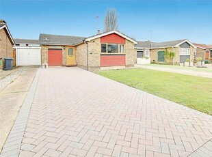 2 bedroom bungalow for sale in Kithurst Crescent, Goring-by-Sea, Worthing, West Sussex, BN12