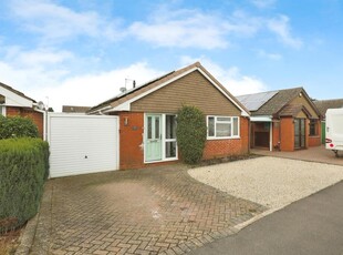 2 bedroom bungalow for sale in Pine Close, Fernhill Heath, Worcester, WR3