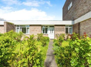 2 bedroom bungalow for sale in Seaton Drive, Bedford, Bedfordshire, MK40