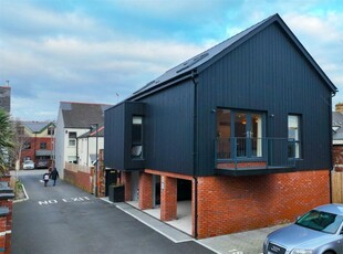 2 bedroom coach house for sale in Tair Erw Gain, Pontcanna, Cardiff, CF11